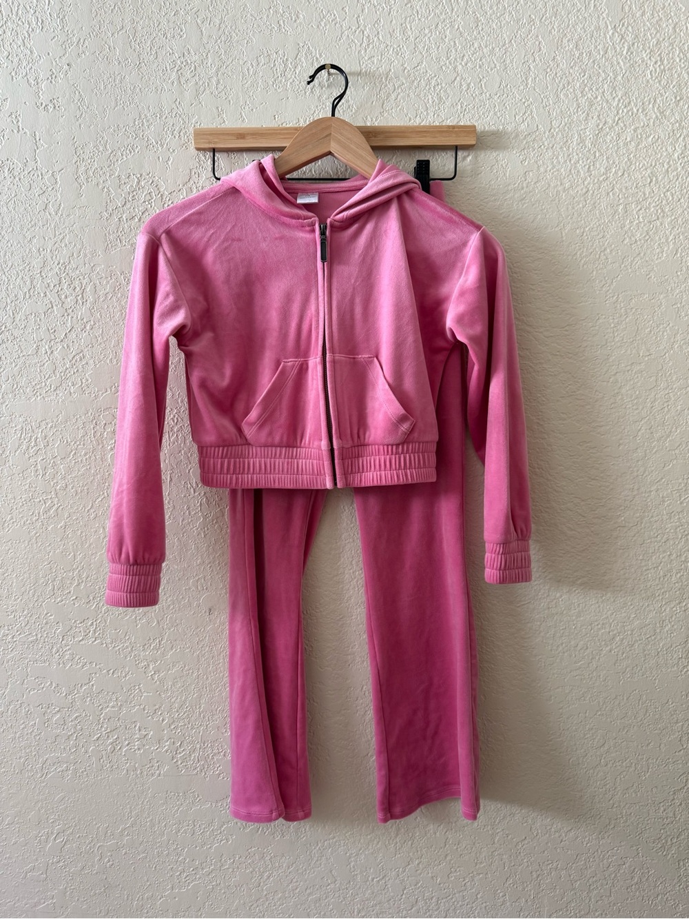 🩷Nordstrom🩷 Kids Pink Velour Hoodie and Pants Set. Size 7/8